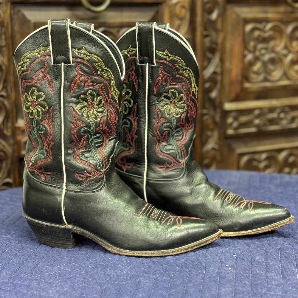 Larry Mahan Vintage embroidered women’s boots size 8.5